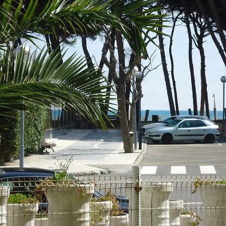 Promar La Pineda Apartment Exterior photo